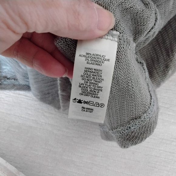 DKNY Jeans Size Large Gray Cowl Collar  Knit Sweater NWT - Picture 5 of 8